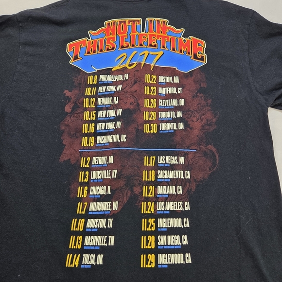 Guns N' Roses 2017"Not In This Lifetime" Tour T-Shirt Size XL - Picture 9 of 10